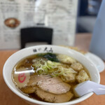 青竹手打ちラーメン 麺や 大山 - ワンタン麺（醤油）味