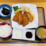 ごはんどころ 穣 - まんぷくアジフライ定食。