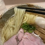 TAKUMA - プースも美しいが…麺線も美しい♡
                        
                        プースーをゴクリっと…うんまままっー♪
                        
                        やべー美味さっす！　麺も少しつまんでパクッと…
                        
                        うーむ…アルデンテ♡