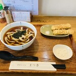 手打ちうどん まつ奈 - かけうどん と ちくわ