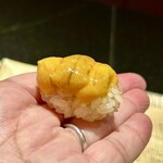 鮨 西崎 - ■馬糞雲丹
      北海道の落石町から。シャリと溶け込むと、何故にこんなに幸せになるのだろうか(^^)