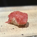 鮨 西崎 - ■中落ち
      この日は、本鮪はこちらの中落ちで。