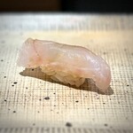 鮨 西崎 - ■白甘鯛の昆布〆
      旨味がノリノリです！
      これ、白甘鯛の味と香りの余韻がハンパないです！