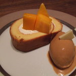 レストランよねむら - マンゴーロールケーキ、チョコレートアイス添え