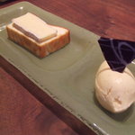 レストランよねむら - チーズをのせたチーズケーキ