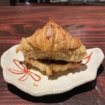 野口太郎 - クロワッサンサンド（飛騨牛シャトーブリアン 実山椒と玉葱ソース）