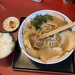 王府 - 料理写真:味噌チャーシューメン＆小ライス