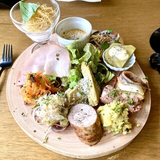 【ランチ１日限定５食！！大人気１２種の前菜盛り合わせコース】