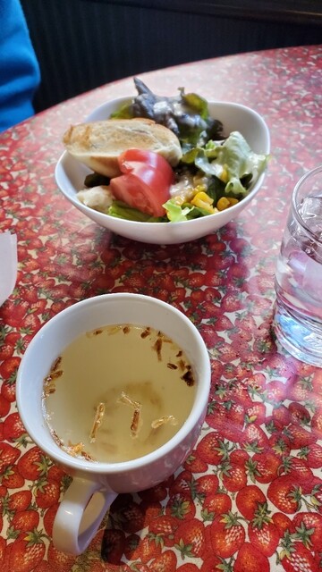 HAMPTON COURT photo 2