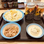 Matsuya - 生ジョッキ缶　290円×2、ミニ牛皿　190円、生野菜　140円、ポテサラ　90円　　計980円！