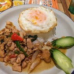 タイサバイ - ガパオ（ハーフ）粗め甘めの鶏ひき肉ピリ辛