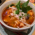 タイサバイ - トムヤムクン（ハーフ）酸味強めで私は好きだった♪エビが1尾、パクチーは3枚くらいでした