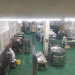 桔梗屋 - 見学通路からの工場内の様子②