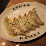 東京餃子楼  - 料理写真:炙りチーズ餃子　500円