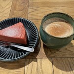 REISM STAND - ジンジャーブレッドラテと桃色チーズケーキのセット