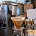 Bespoke Coffee Roasters - 機械の利点は同じ淹れ方をしてくれるのでレシピ作りに重宝するそうな。ハンドドリップとの飲み比べをしてみたいね。