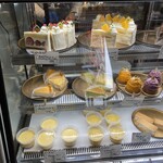 ペチカスケマサコーヒー - ショーケースの中のケーキたち