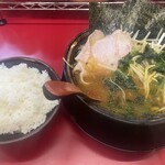 豚骨醤油ラーメン 王道家 - 