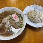 太鳳 - 料理写真:ラーメンと半チャーハン