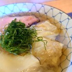 Shibasaki Tei - 塩煮干わんたん中華そば：青髪ネギ？