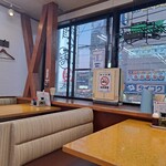 石狩亭 - 一瞬ふたテーブルに空き