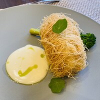 グラマシースイート ストリングスホテル名古屋 - 平目のカダイフ巻き 三重のあおさのリゾット シャンパン風味のクリームソースと香草オイル