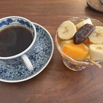Gyouza To Kare No Tecchan - 食後のコーヒーとフルーツ