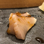 まんてん鮨 - 鰆のお造り　玉ねぎ醤油