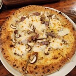 GROTTA PICCOLA  - マッシュルームと塩豚のピザ