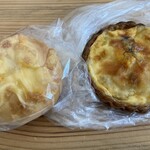 パン工房ブール - キッシュ(右)は美味しいけど甘すぎた￥400