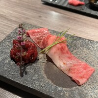 焼肉GROW - ザブトンの大名握り・特選ユッケ