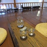 茶房 白竹 - 古材を使用したテーブル