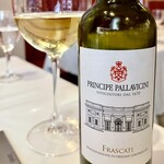 Ristorante alla Rampa dei Gracchi - 一本めのワインはフラスカーティ