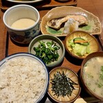 Daikokuya - 麦トロ紅鮭御膳(豚汁に変更)