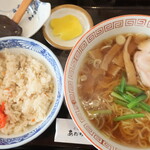 あだちや - 料理写真:ラーメン＆かやく御飯