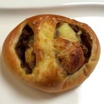 ペルル - 焼きカレーパン。