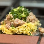 浅井 - パシャり( ≖ᴗ≖​)ﾆﾔｯ 「ねぎすじ」の幸せショット！ネギはあくまでトッピングに徹しているが、このバランスがまた最高(^O^)❒’’ 羽根となる出汁がパチパチと広がっていくのも最高