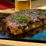 浅井 - 「ねぎすじ」断面  ふかふかの生地とやさしく炊かれたスジコンの甘み、醤油の香ばしさにのけぞる