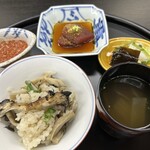 日本料理 新茶家 - おかず三品付き。うまいんです食っちゃう‼️
