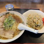 いち川 - ステキなセット。味噌煮込みうどんやさんよ？
