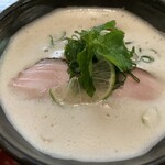 豚白湯創作麺処 友池 - アップ