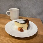 CAFE&BAKE ARCA - 堕ちるバスクチーズケーキ 680円