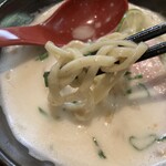 豚白湯創作麺処 友池 - 太麺