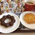 Mister Donut - メール会員のコーヒー50円引きクーポンだしたら存在を知らなかったらしくレジで店員が二人掛かりで頭抱えてた。無事使えたけど。