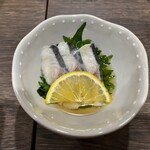 小料理 たか - お通し（さごしの酢の物）