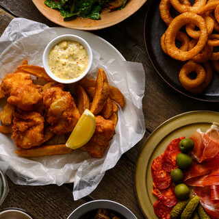 晚上可以邊享用料理邊分享！飲品種類也非常豐富。