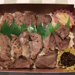 陣中 牛タンスタンド - 満福牛タンしお弁当（税込900円）