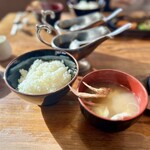Suteki Hausu Katsura - ご飯とカニの味噌汁