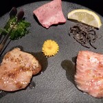 焼肉 Meat it - 上タン　大山鶏モモ　イベリコ豚トントロ