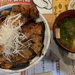 十勝豚丼 いっぴん - 豚丼 タレ多め（漬物付） 味噌汁